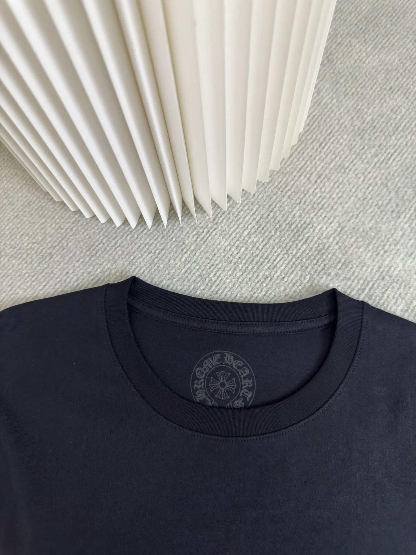 P240 Chrome Hearts Energy Bar Short Sleeves Authentic Open Edition - Physical Counter - Top Luxury Quality 🆚 Instant sale of all editions on the market Fabric is made of 26 weave 200g cotton material Printing is ink printing Customized accessories Size S M L